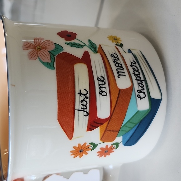 Charming Book Lover's Mug with Peach Ribbon - Picture 5 of 7